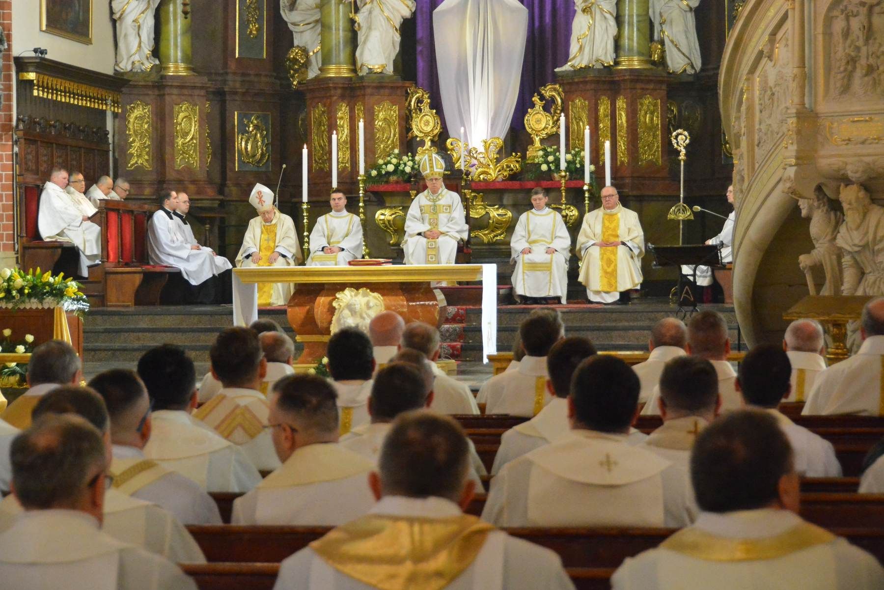 Biskupi do kapłanów na Wielki Czwartek